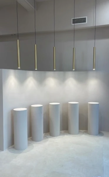 Image de couverture de l'album Cloison arrondie sur-mesure avec socles de présentation - Perpignan 
